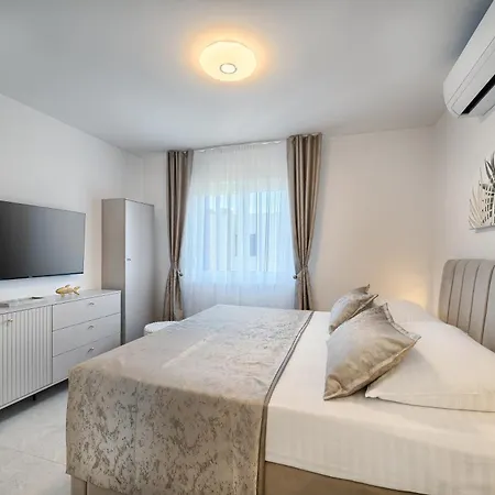 Penthouse Mare - Rooftop And Pool سلاتين