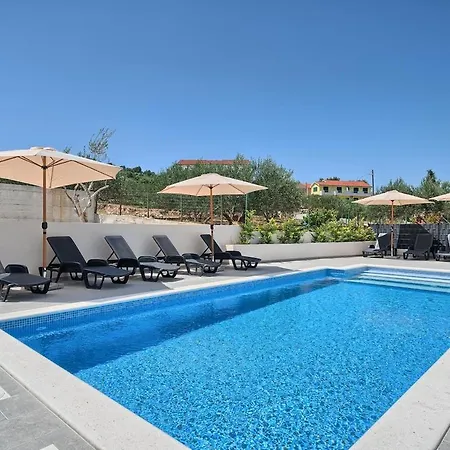 Penthouse Mare - Rooftop And Pool * سلاتين