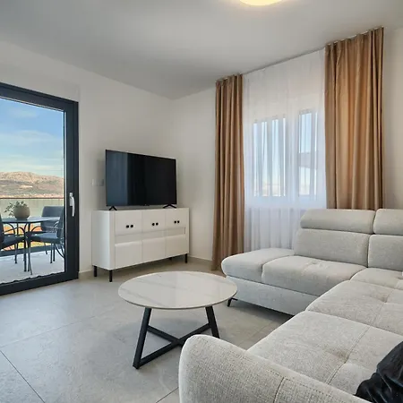 Penthouse Mare - Rooftop And Pool شقة