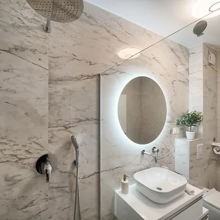 Penthouse Mare - Rooftop And Pool * سلاتين