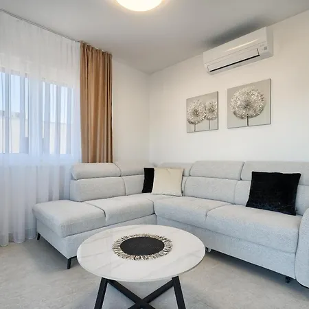 Penthouse Mare - Rooftop And Pool * Slatine